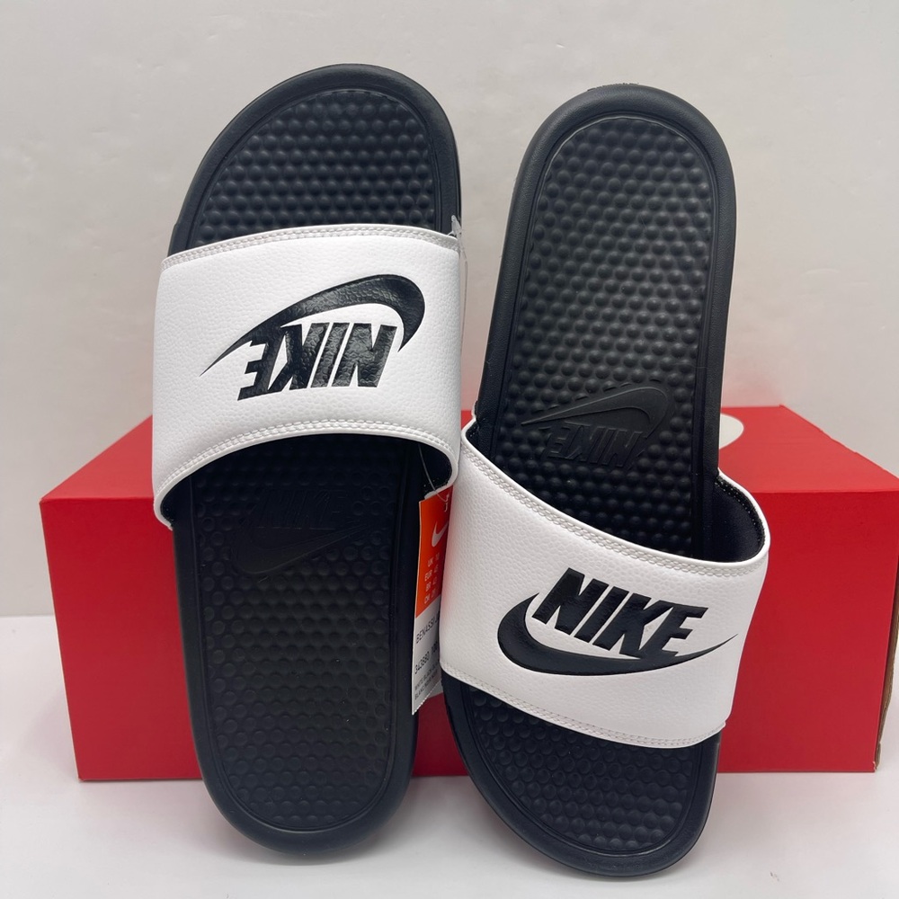Nike Benassi JDI
Men's Slides Black and White Slides - Picture 11 of 16
